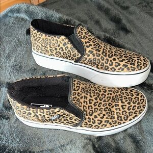 Leopard Pattern Slip-On Shoes